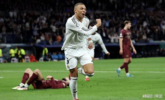 爱游戏官方-赛前皇家马德里备战荷甲，刷新队史纪录细节曝光，媒体盛赞，纪律约束更严格(皇家马德里2024年度辉煌回顾)