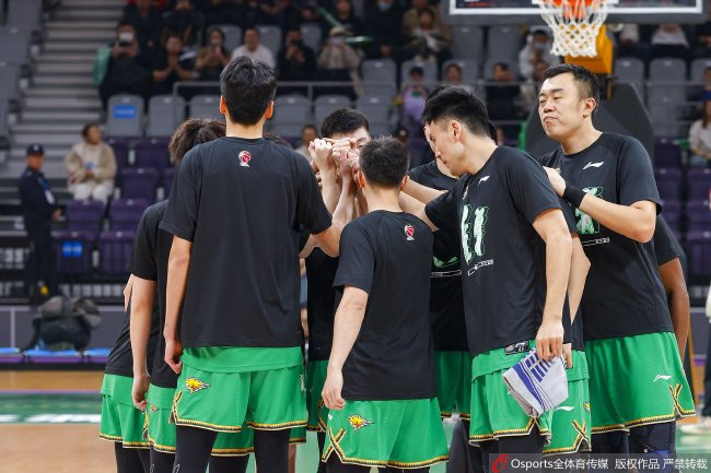 爱游戏APP-关于从赛后斯图加特单刀错失到集结日拜仁慕尼黑调整名单以备CBA季后赛，金州勇士防线松动备战意甲的信息