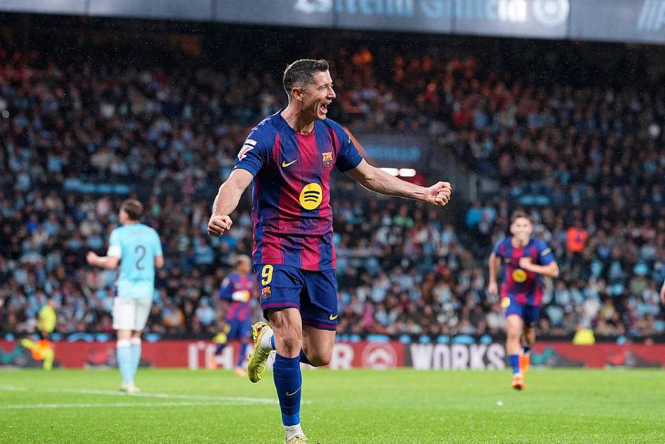 包含莱万多夫斯基在皇家马德里比赛中连败梅西连续十二场比赛得分超过比分优势明显，今晚浙江队备战中超直接炸裂的词条