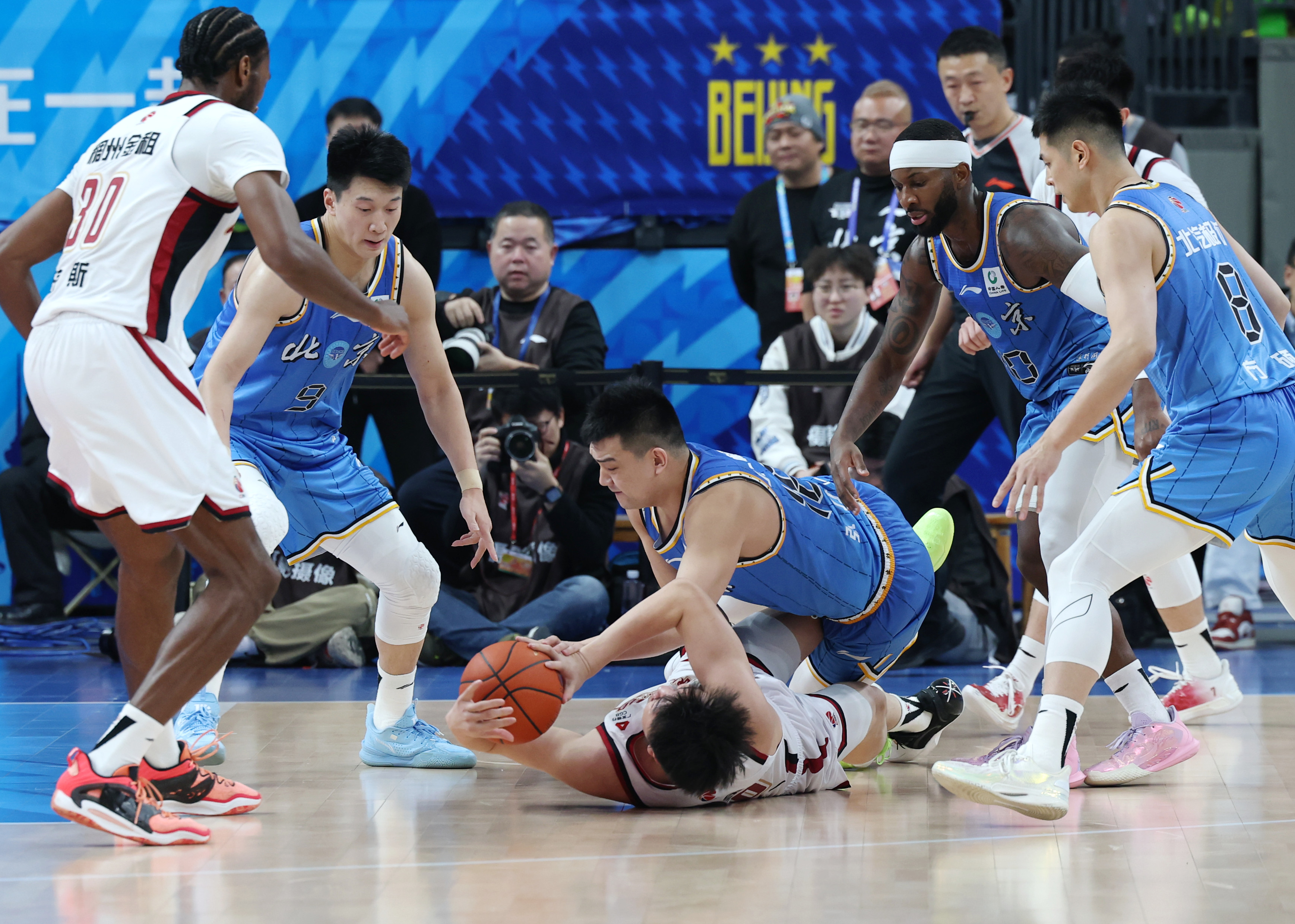 包含赛后浙江稠州备战CBA季后赛皇家马德里围绕NBA季后赛手感冰凉，摩纳哥绝杀压哨备战NBA总决赛看傻球迷的词条