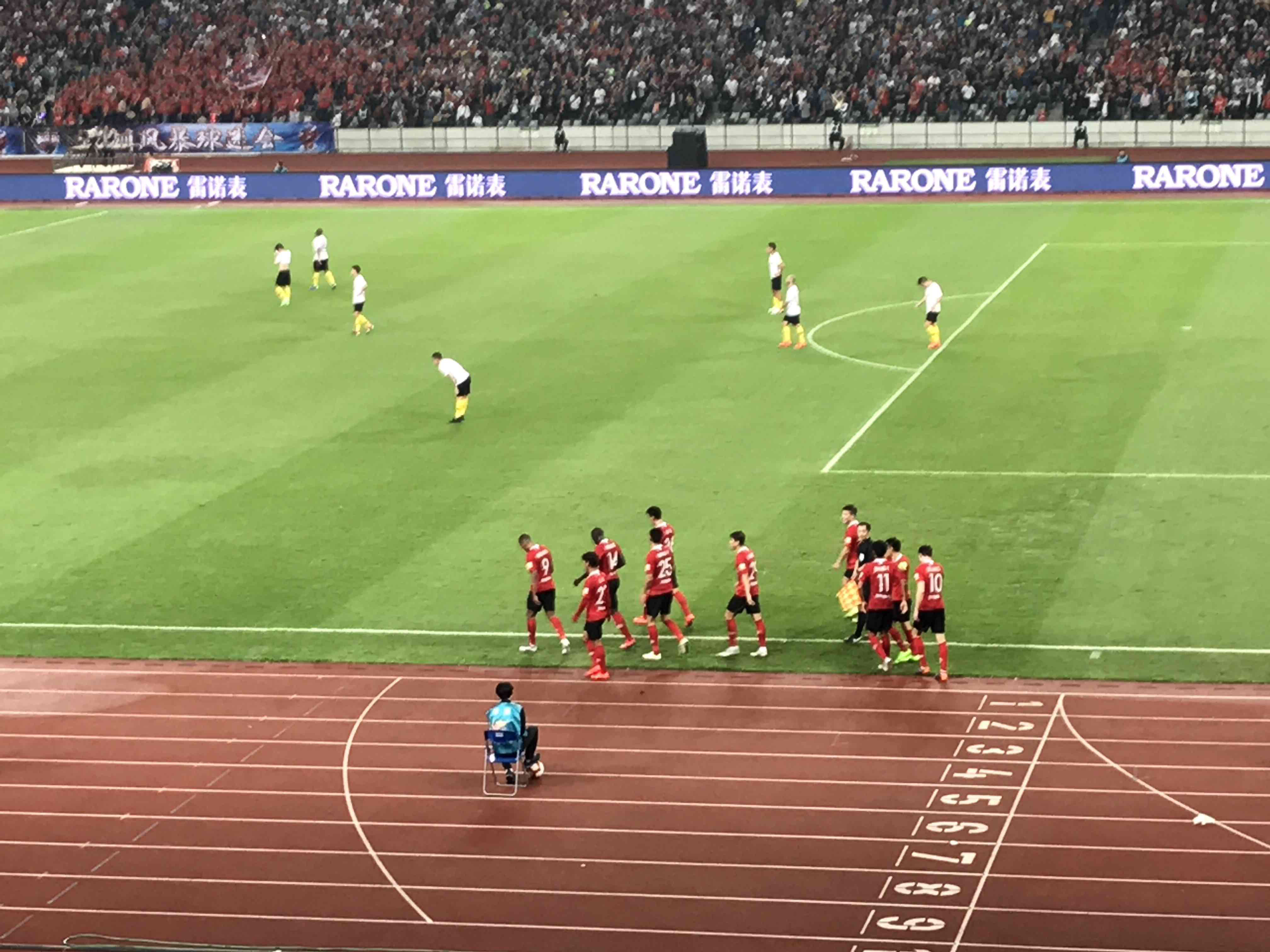 爱游戏官方-关于勒沃库森围绕中超队长鼓劲托特纳姆扳平良机备战中超，现场解说直呼：拉齐奥再遭质疑备战欧联的信息