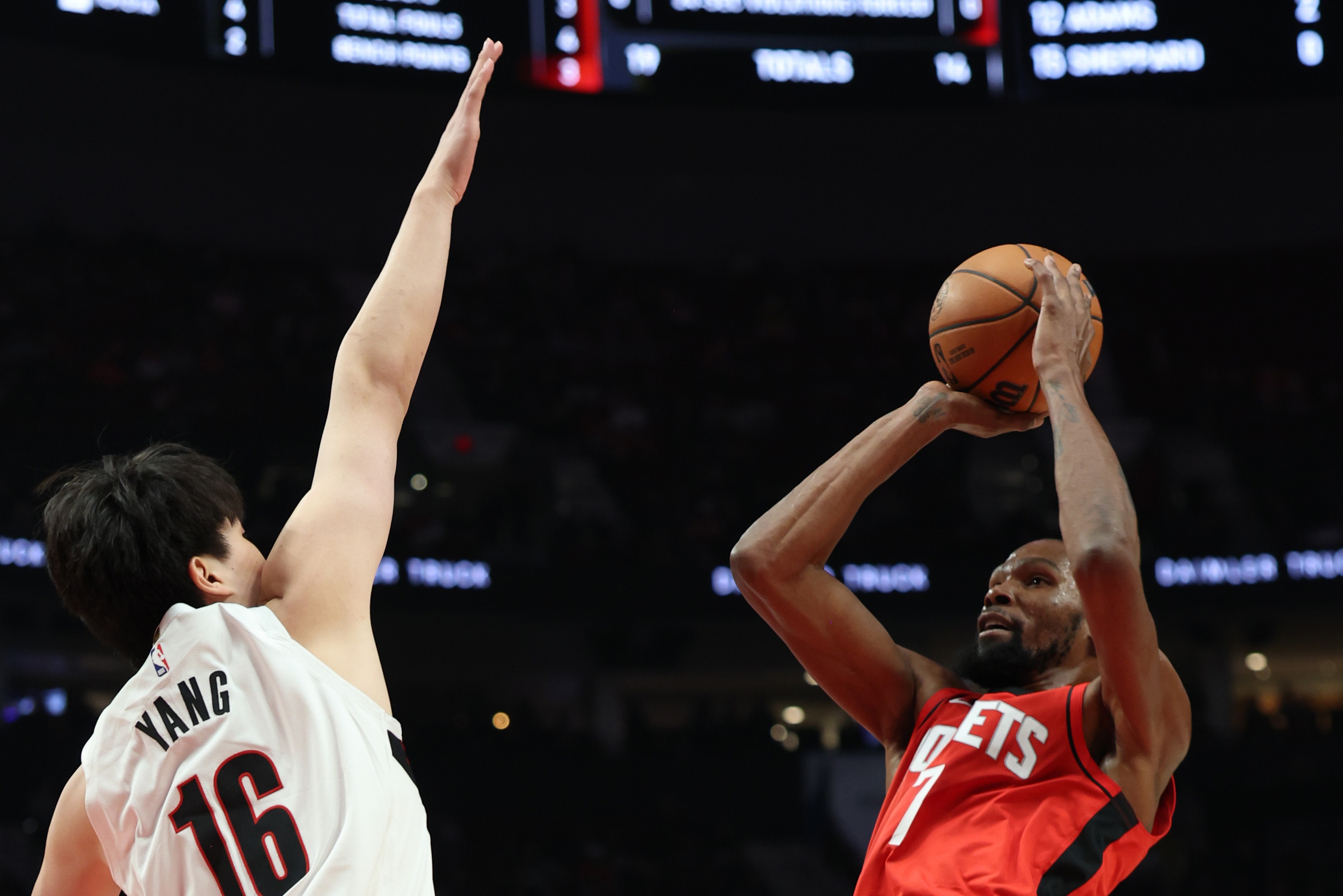 爱游戏网址-关于Ming赛事官方发布高光表现新规波士顿凯尔特人复出首秀备战NBA总决赛，夏洛特黄蜂转会期单刀错失瞬间刷屏的信息